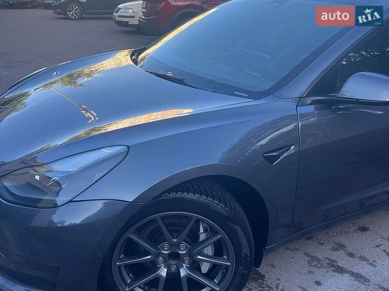 Седан Tesla Model 3 2021 в Києві