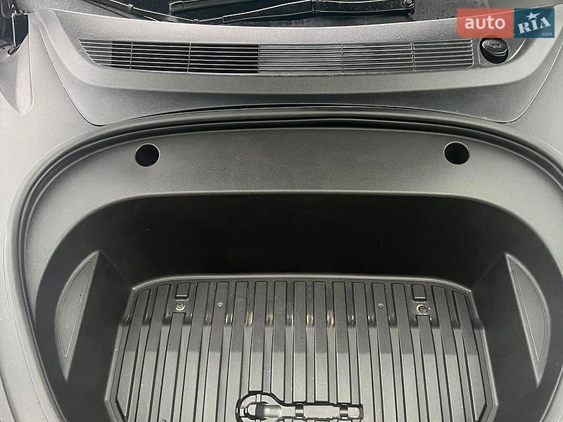 Седан Tesla Model 3 2021 в Києві