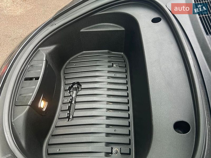 Седан Tesla Model 3 2021 в Києві