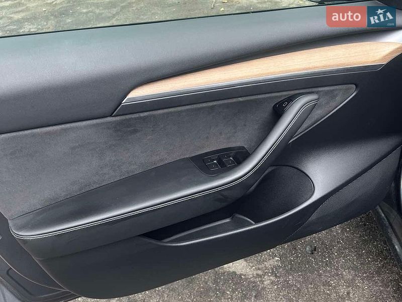 Седан Tesla Model 3 2021 в Києві