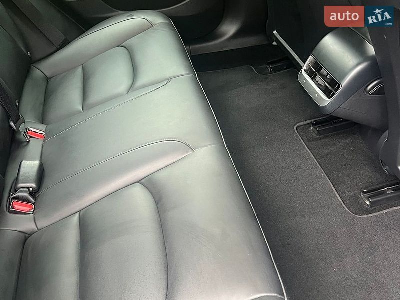 Седан Tesla Model 3 2021 в Києві