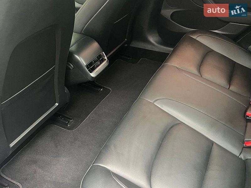 Седан Tesla Model 3 2021 в Києві
