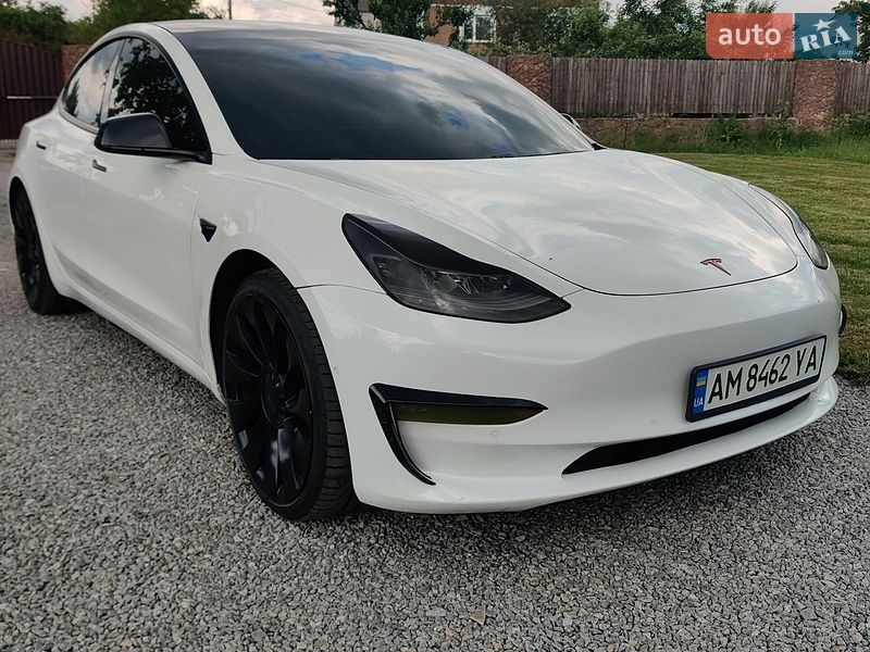 Седан Tesla Model 3 2021 в Житомире
