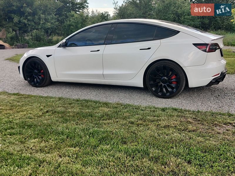Седан Tesla Model 3 2021 в Житомире