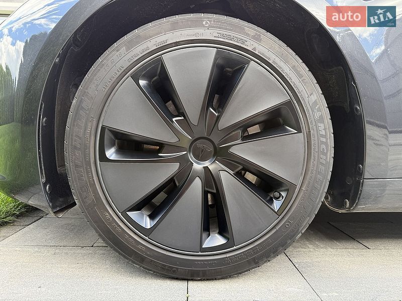 Седан Tesla Model 3 2025 в Коломиї