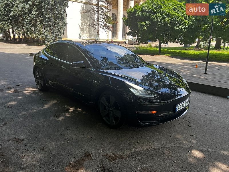 Седан Tesla Model 3 2020 в Киеве