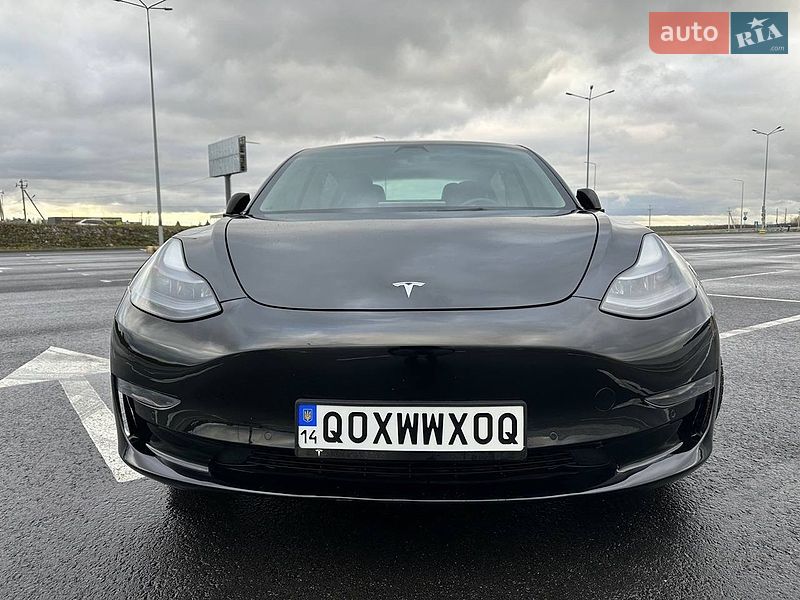 Седан Tesla Model 3 2021 в Львове