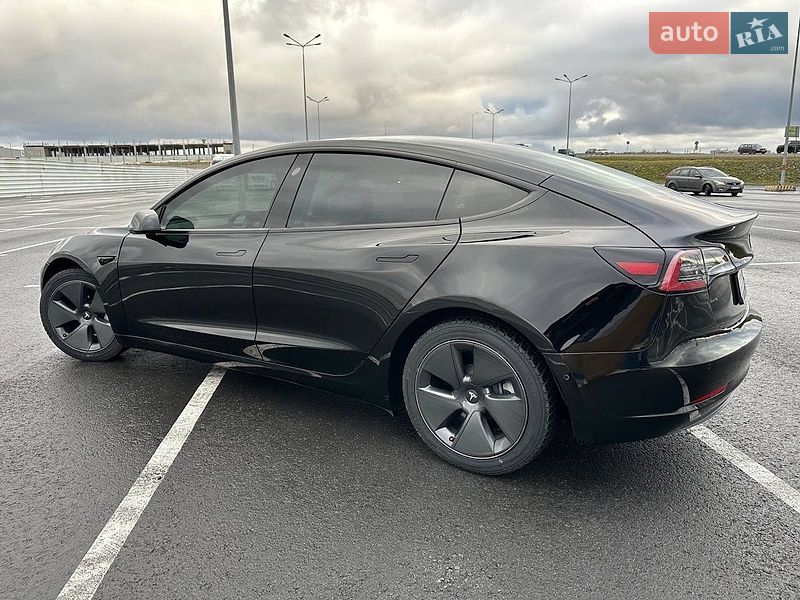 Седан Tesla Model 3 2021 в Львове