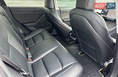 Седан Tesla Model 3 2021 в Львове