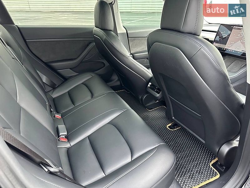 Седан Tesla Model 3 2021 в Львове