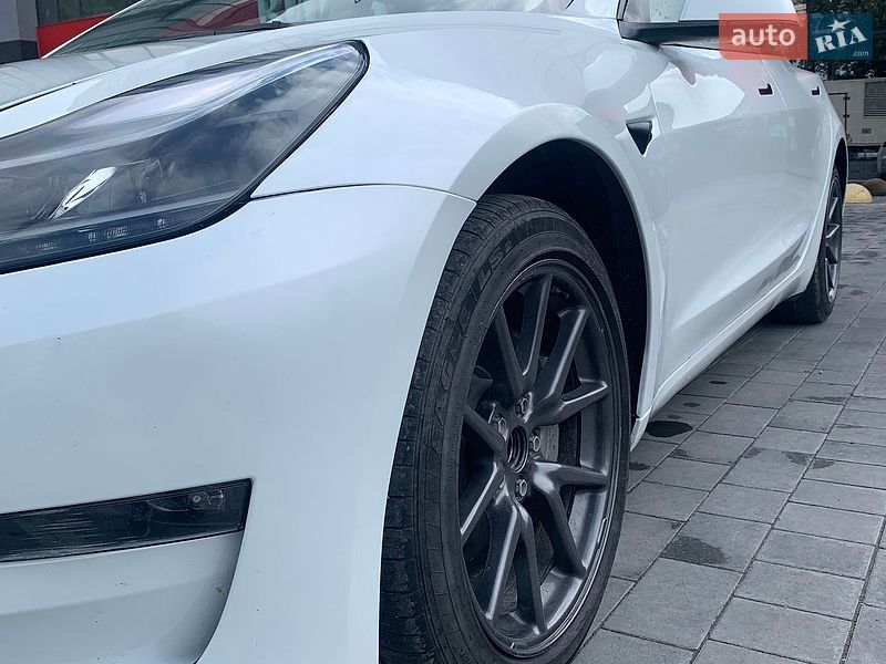 Седан Tesla Model 3 2023 в Стрые
