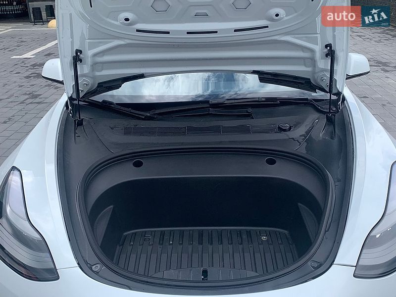Седан Tesla Model 3 2023 в Стрые