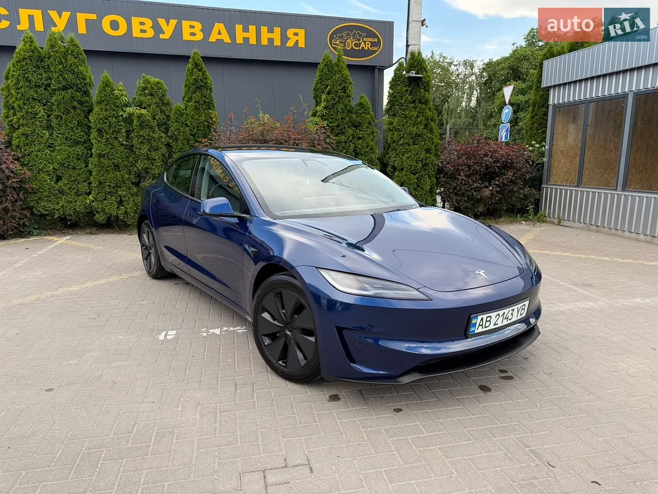 2025 Tesla Model Y - мініатюра 18