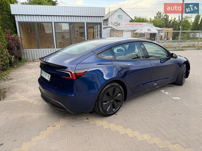 Седан Tesla Model 3 2024 в Виннице