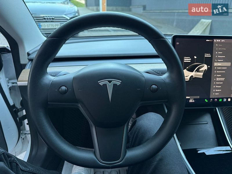 Седан Tesla Model 3 2020 в Ужгороде