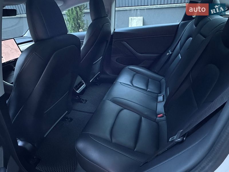 Седан Tesla Model 3 2020 в Ужгороде