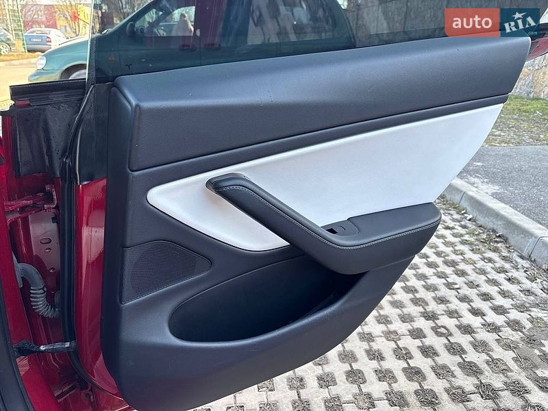 Седан Tesla Model 3 2020 в Виннице