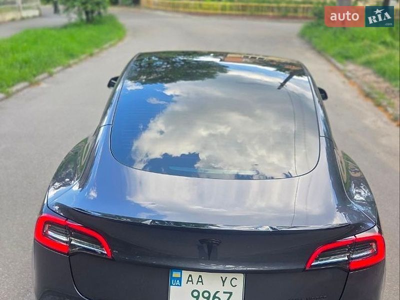 Седан Tesla Model 3 2022 в Киеве