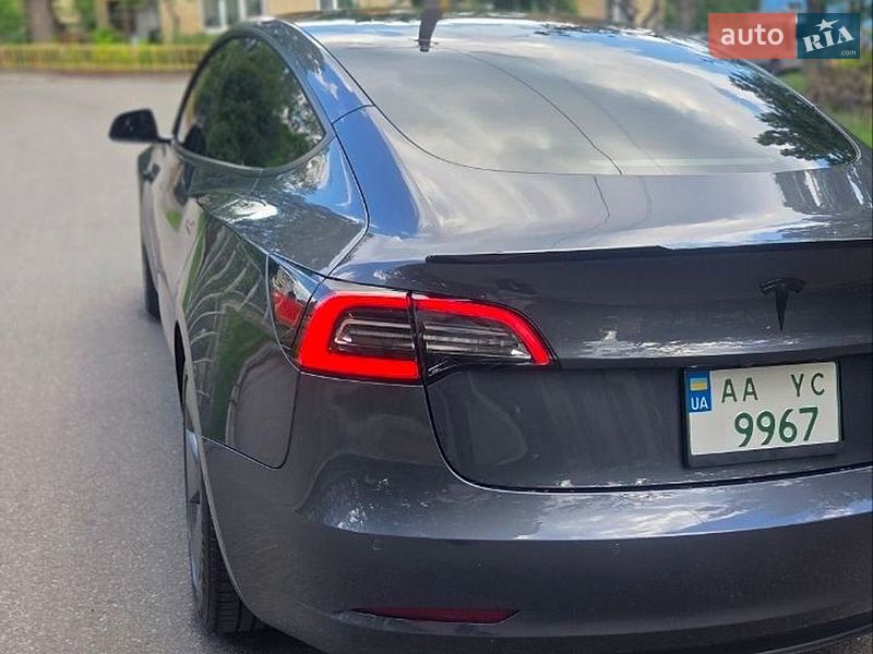 Седан Tesla Model 3 2022 в Киеве