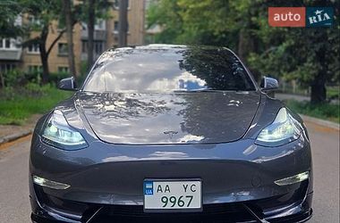 Седан Tesla Model 3 2022 в Киеве