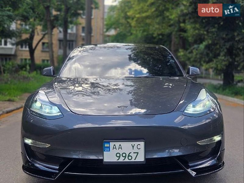 Седан Tesla Model 3 2022 в Киеве
