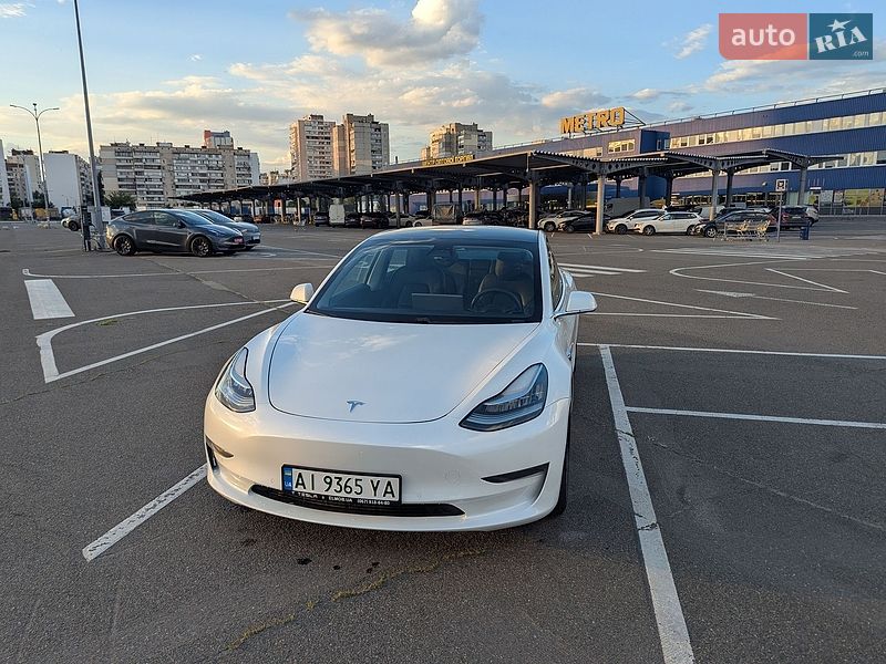 Tesla Model 3 2020
