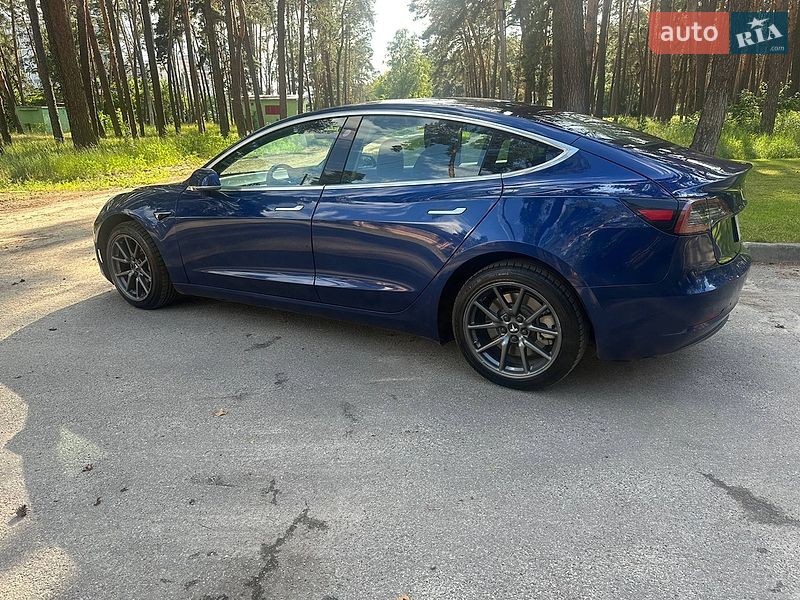 Седан Tesla Model 3 2020 в Киеве