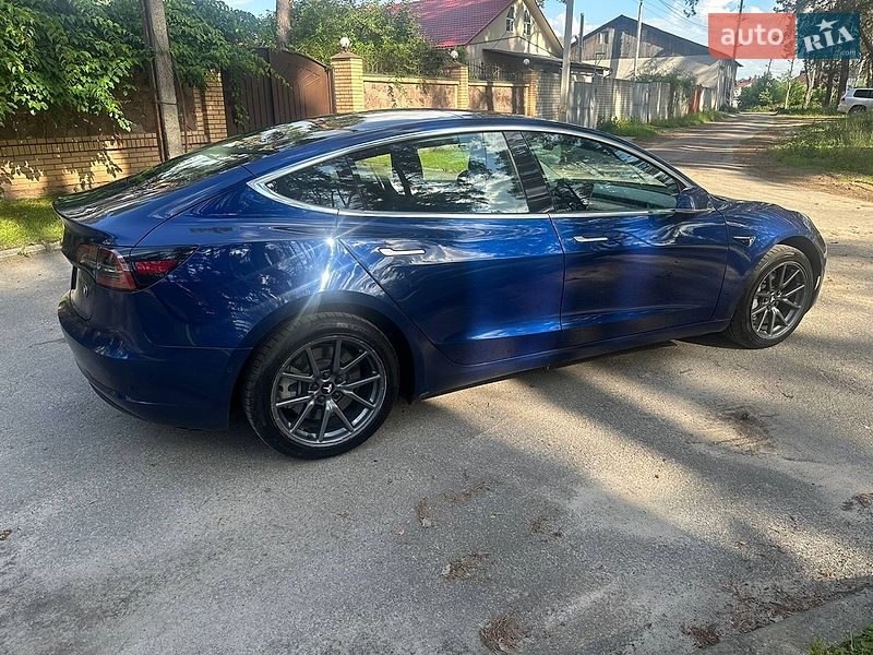 Седан Tesla Model 3 2020 в Киеве