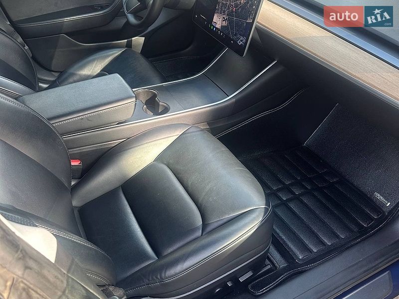 Седан Tesla Model 3 2020 в Киеве