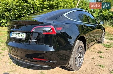 Седан Tesla Model 3 2018 в Валках