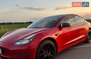 Седан Tesla Model 3 2021 в Львове