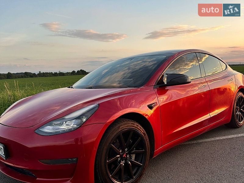 Седан Tesla Model 3 2021 в Львове