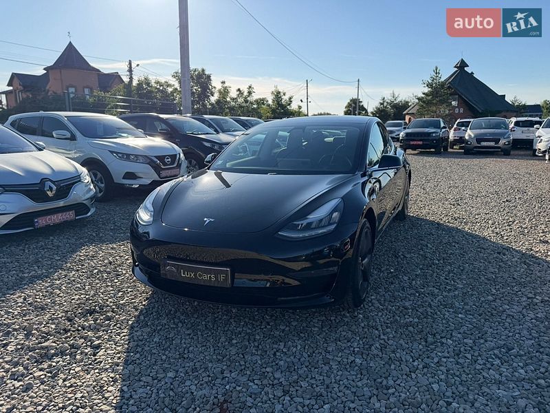 Седан Tesla Model 3 2019 в Івано-Франківську