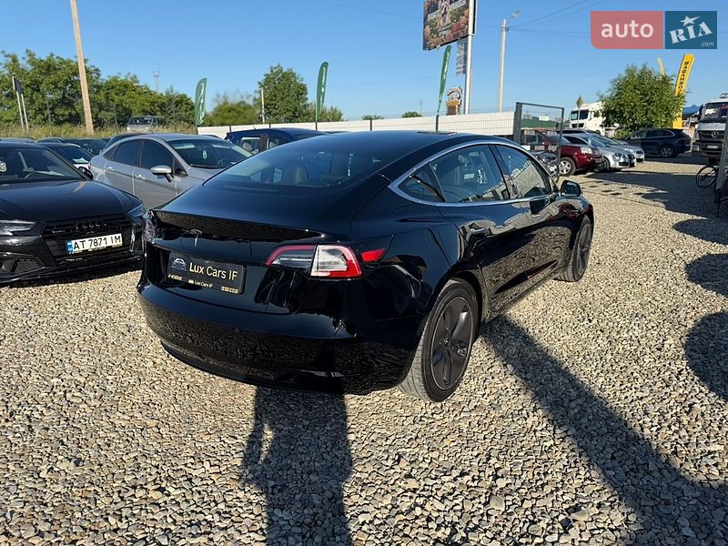 Седан Tesla Model 3 2019 в Івано-Франківську