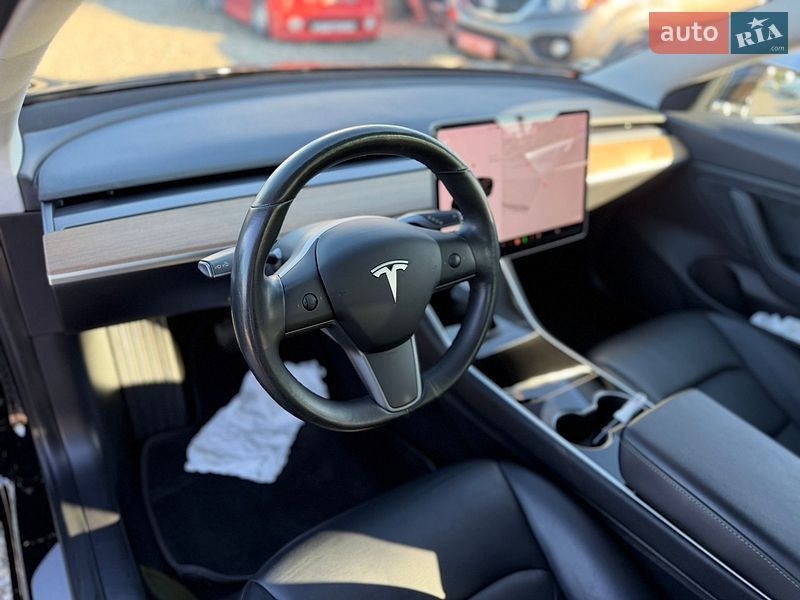 Седан Tesla Model 3 2019 в Івано-Франківську