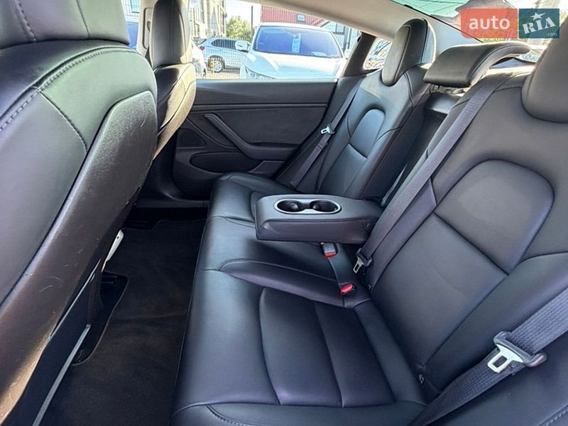 Седан Tesla Model 3 2019 в Івано-Франківську