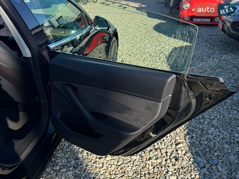 Седан Tesla Model 3 2019 в Івано-Франківську