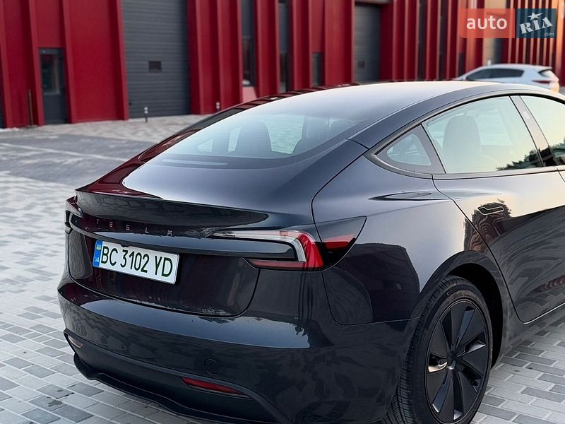 Седан Tesla Model 3 2024 в Львові