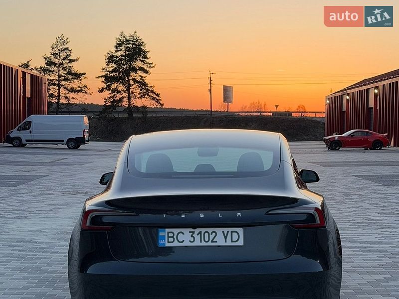 Седан Tesla Model 3 2024 в Львові
