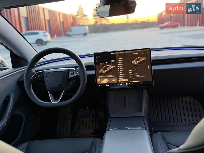 Седан Tesla Model 3 2024 в Львові