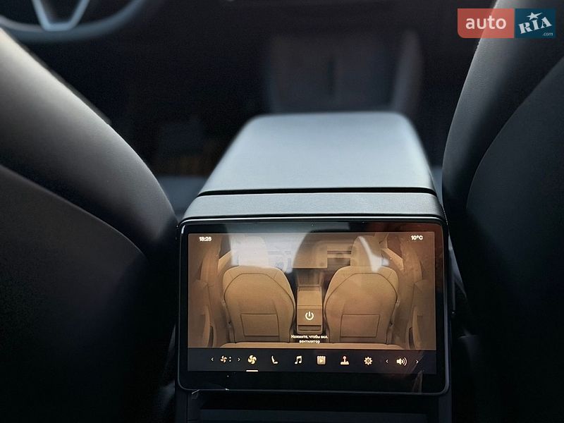 Седан Tesla Model 3 2024 в Львові