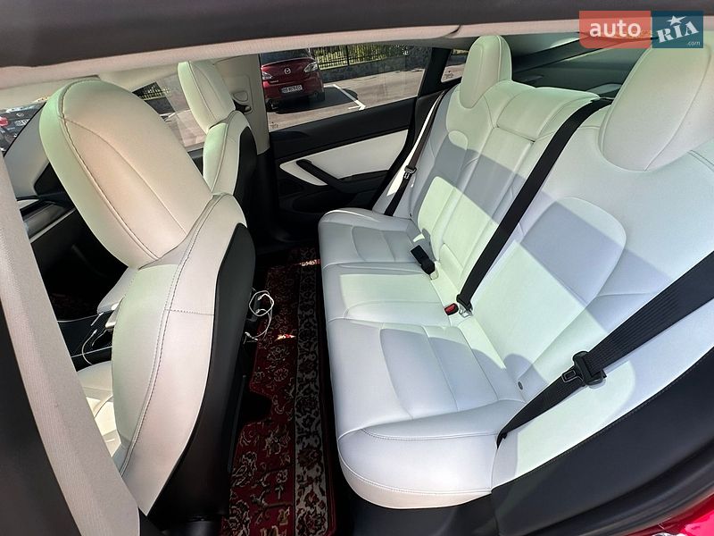 Седан Tesla Model 3 2019 в Киеве