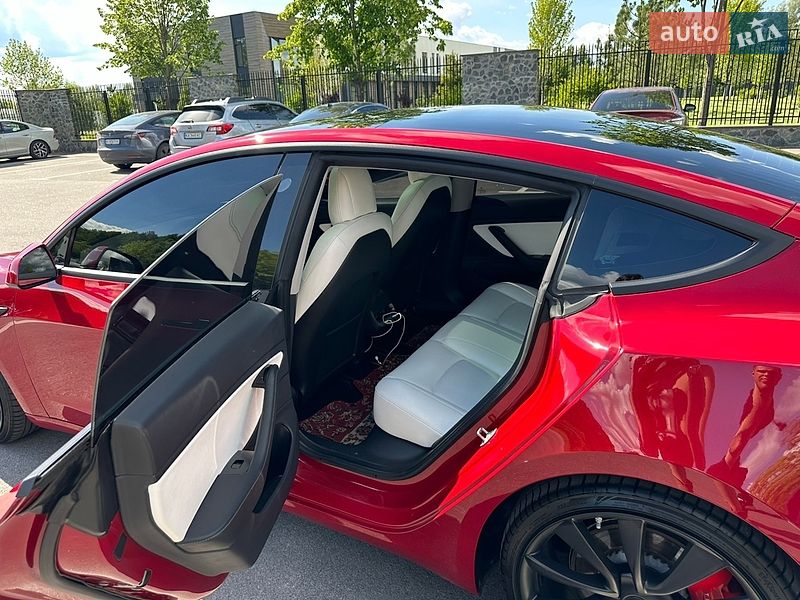 Седан Tesla Model 3 2019 в Киеве