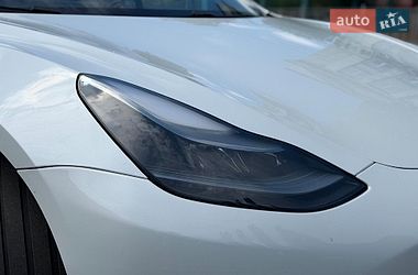Седан Tesla Model 3 2021 в Киеве