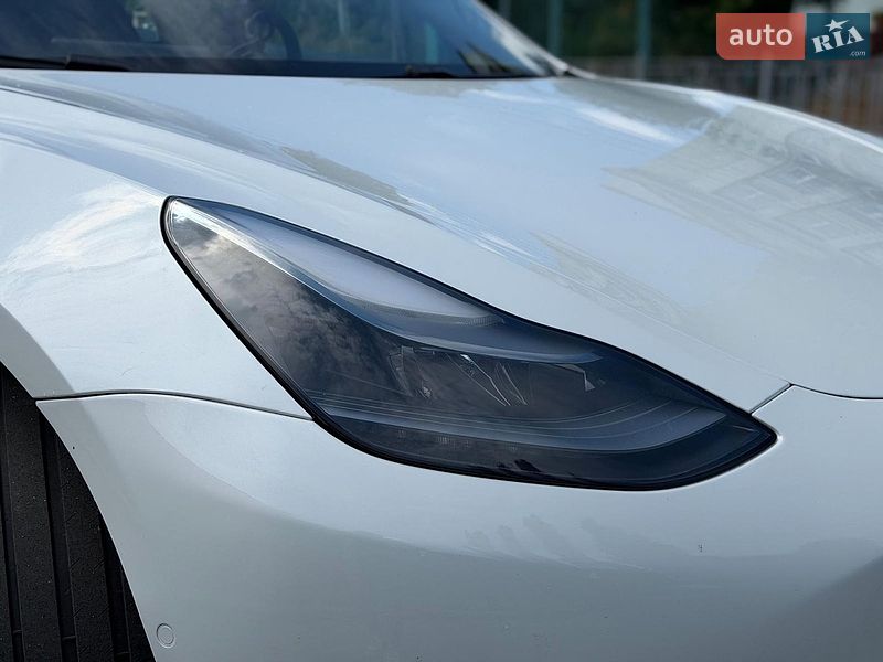 Седан Tesla Model 3 2021 в Киеве