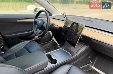 Седан Tesla Model 3 2021 в Киеве