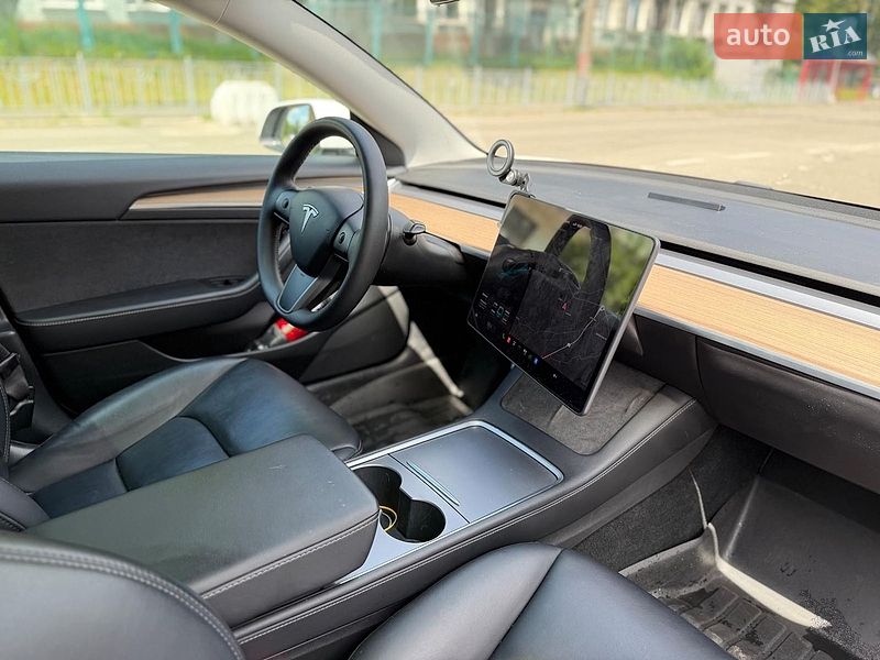 Седан Tesla Model 3 2021 в Киеве