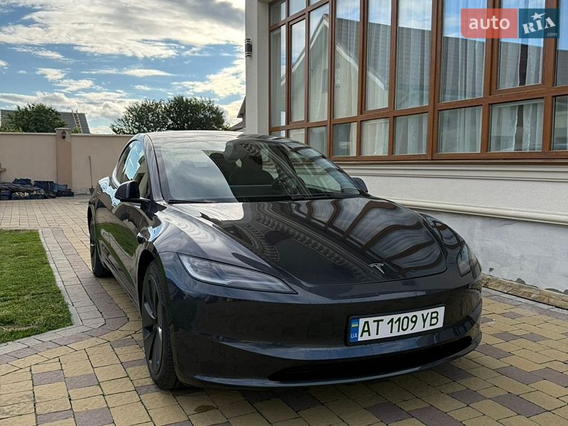 Седан Tesla Model 3 2024 в Ивано-Франковске