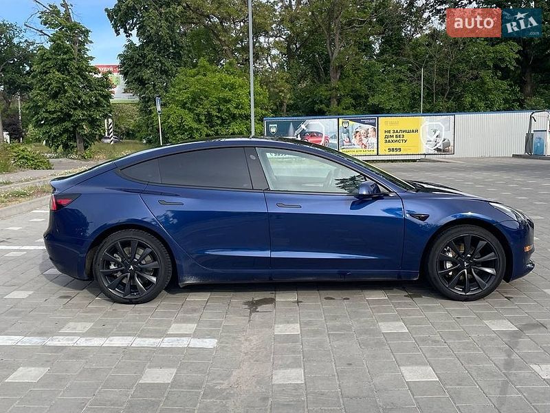 Седан Tesla Model 3 2021 в Черкассах