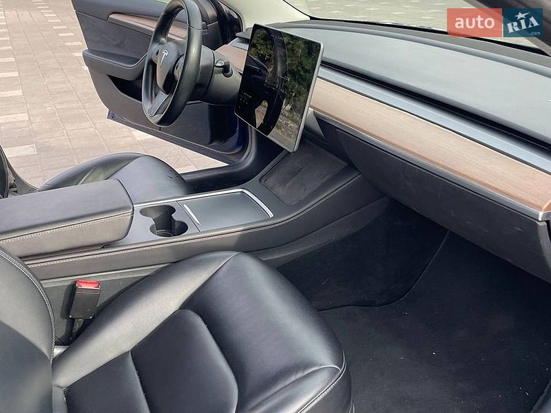 Седан Tesla Model 3 2021 в Черкассах
